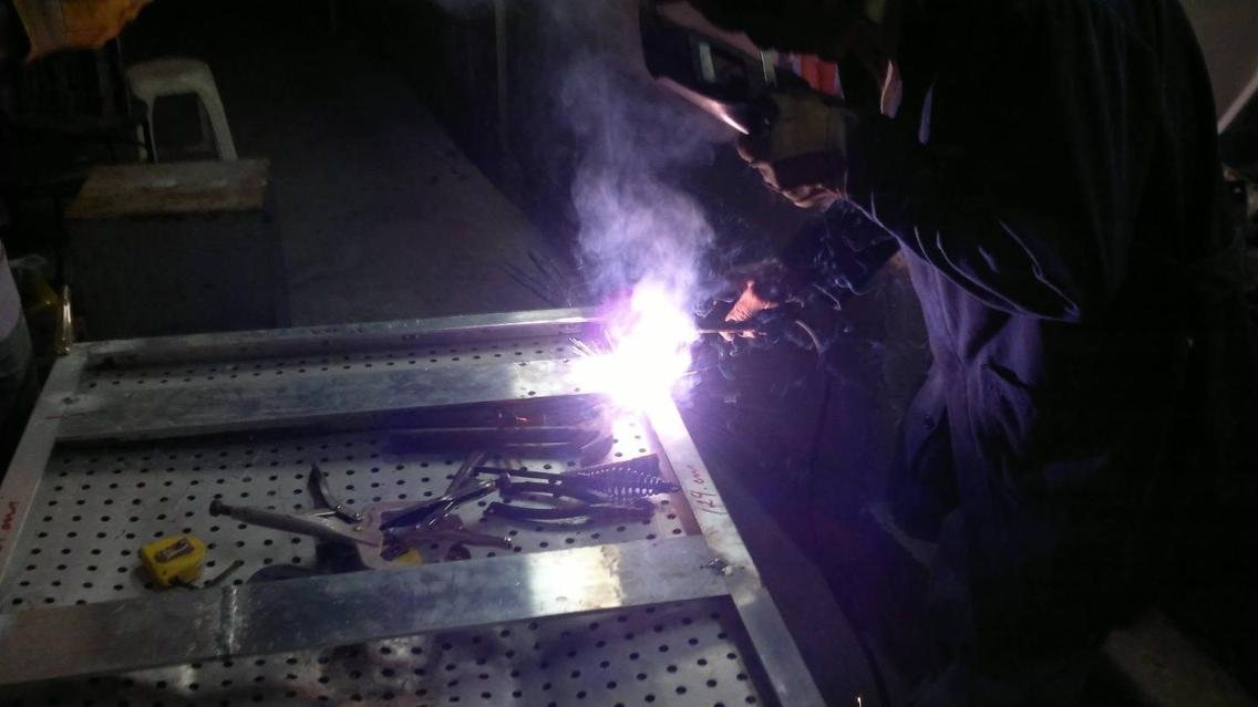 Soldadura de estructura en lámina perforada